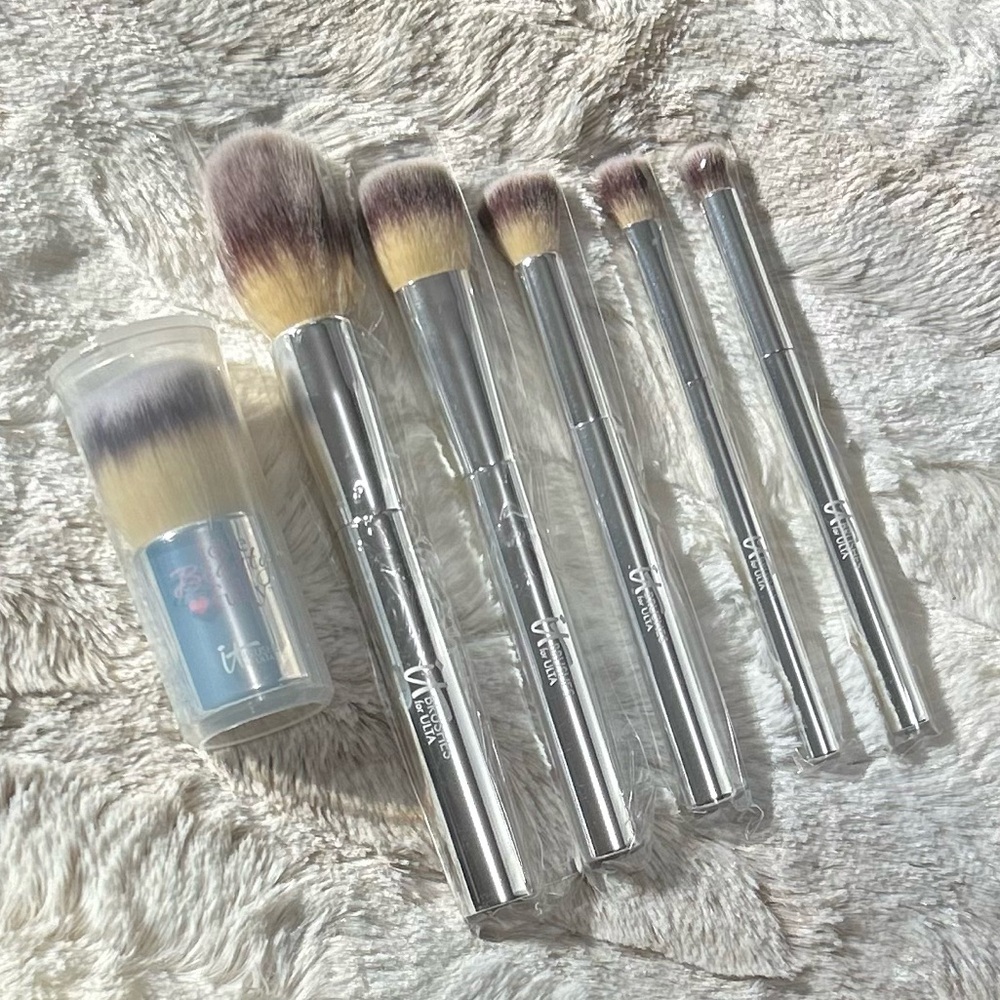 It Cosmetics Makeup Brushes